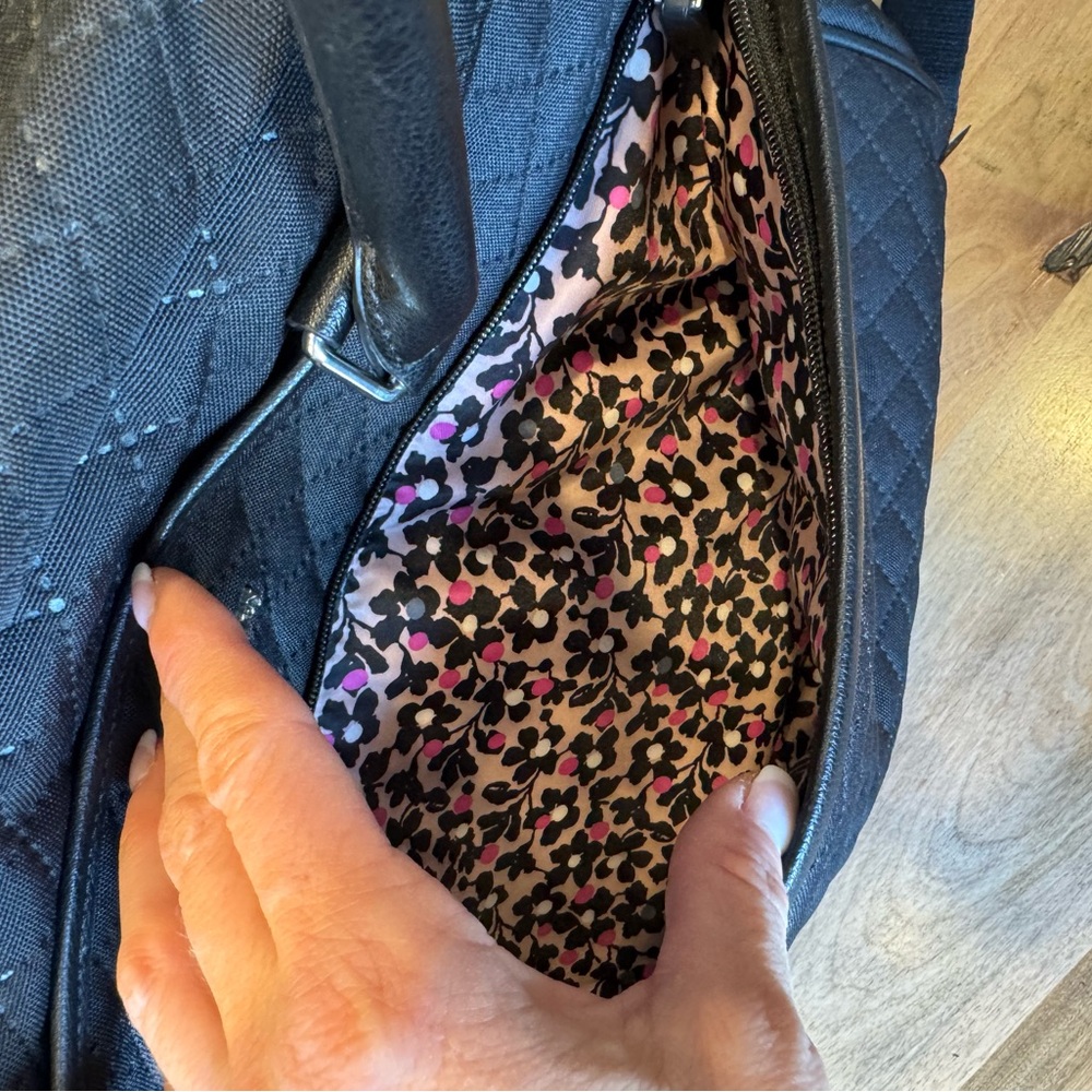 Vera Bradley Black Quilted Travel Bag Classic weekender - Picture 3 of 7